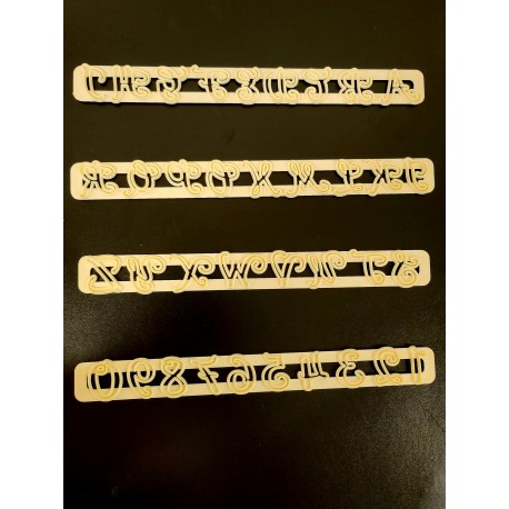 FMM Ausstechform Alphabet Grossbuchstaben & Zahlen Swirly, 1.5 cm