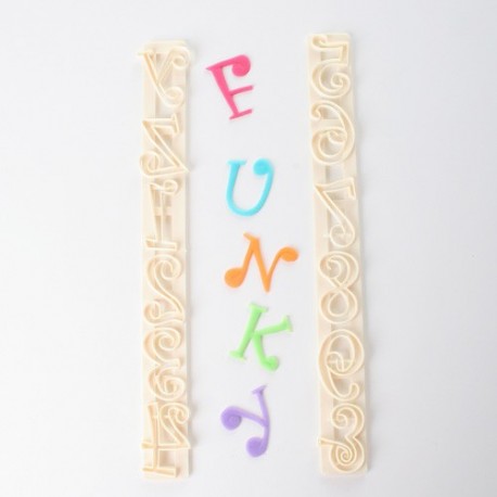 FMM - Emporte-pièce Alphabet majuscule et numéros FUNKY, 4 cm